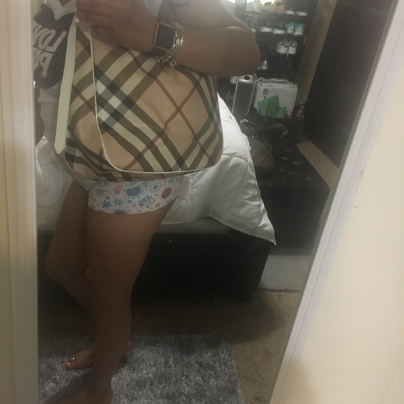 Authentic Burberry handbag - Picture 8 of 8